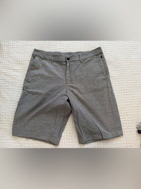 Mens Lululemon Commsion Short size 34